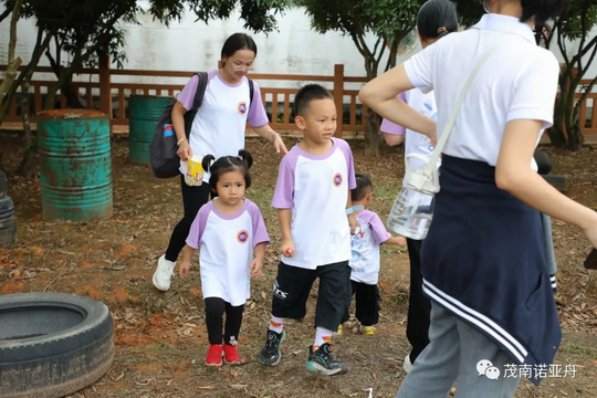 秋收遇‘稻’你”——茂名诺亚舟幼儿园小中班亲子研学活动 秋收遇‘稻’你”——茂名诺亚舟幼儿园小中班亲子研学活动